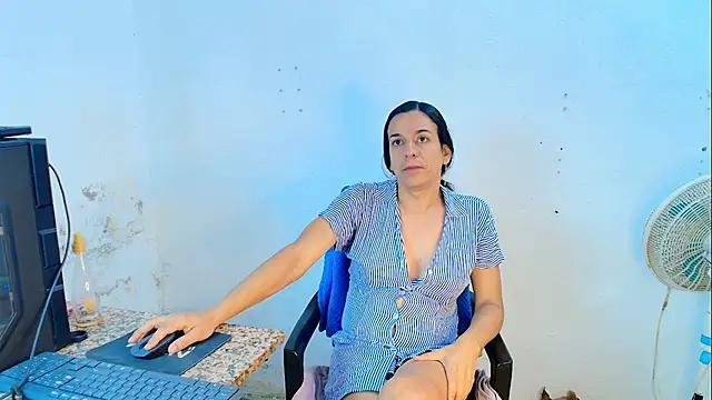 Snapshot of Oh_Tique chatting on 03/24/26, 02:39 Oh Tique online show from 03/24/26, 02:39