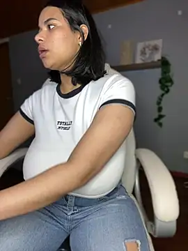 Snapshot of Isabella_boobd chatting on 01/03/25, 07:07 Isabella boobd online show from 01/03/25, 07:07