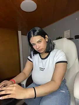 Snapshot of Isabella_boobd chatting on 01/03/25, 01:02 Isabella boobd online show from 01/03/25, 01:02