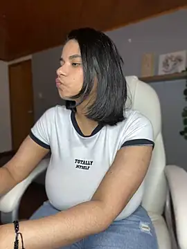 Snapshot of Isabella_boobd chatting on 01/03/25, 04:06 Isabella boobd online show from 01/03/25, 04:06