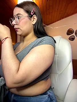 Snapshot of Isabella_boobd chatting on 10/16/25, 08:17 Isabella boobd online show from 10/16/25, 08:17