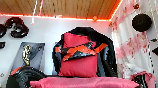 Maidi  online show from 05/01/26, 01:27