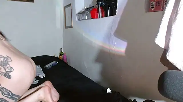 kittenlizz online show from 10/18/25, 04:53