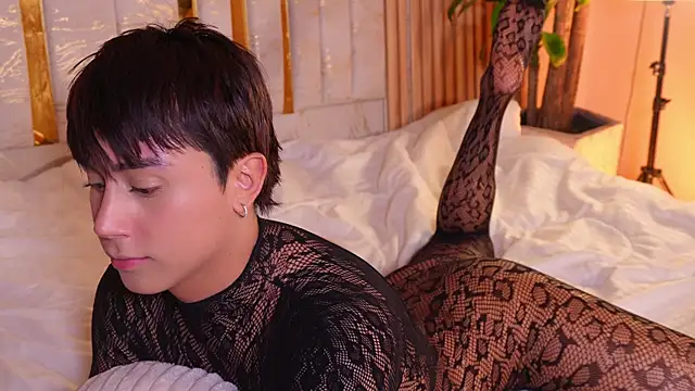 Snapshot of SweetHanson chatting on 10/22/25, 08:08 SweetHanson online show from 10/22/25, 08:08