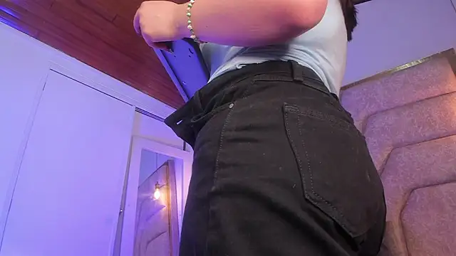 EmaJames25 online show from 02/18/26, 07:21