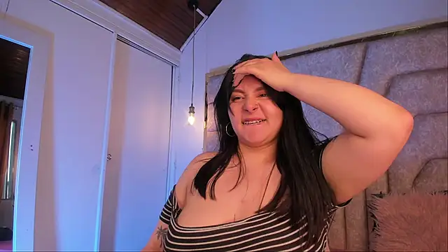 EmaJames25 online show from 12/05/25, 07:23