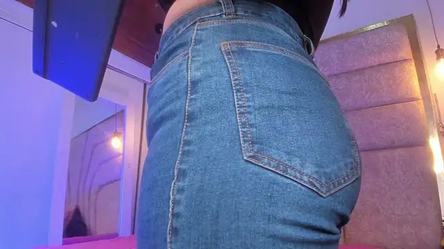 EmaJames25 online show from 04/10/26, 07:21