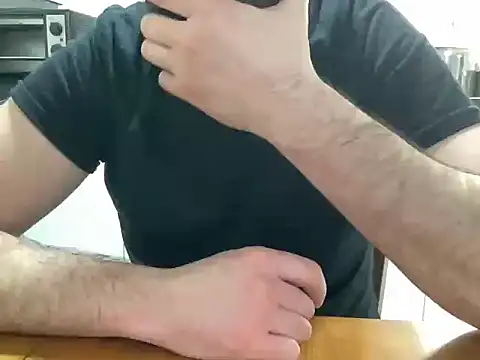 Snapshot of hommesexy17 chatting on 03/06/26, 09:21 hommesexy17 online show from 03/06/26, 09:21