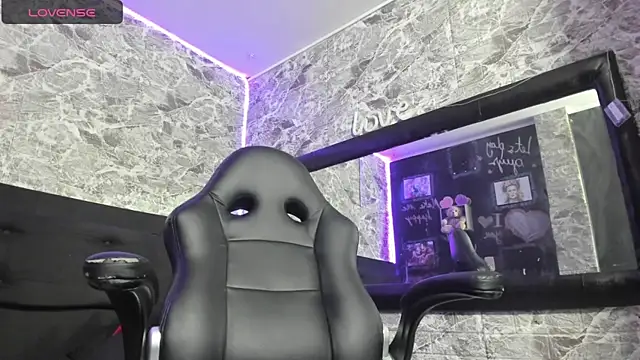 Snapshot of Cute_Cata chatting on 10/14/25, 07:14 Cute Cata online show from 10/14/25, 07:14