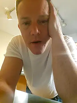 Snapshot of Bigtater1999 chatting on 11/10/25, 02:27 Bigtater1999 online show from 11/10/25, 02:27