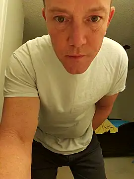 Snapshot of Bigtater1999 chatting on 11/12/25, 12:15 Bigtater1999 online show from 11/12/25, 12:15