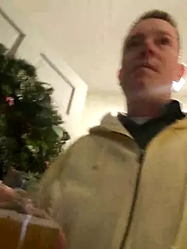 Snapshot of Bigtater1999 chatting on 12/17/25, 10:26 Bigtater1999 online show from 12/17/25, 10:26