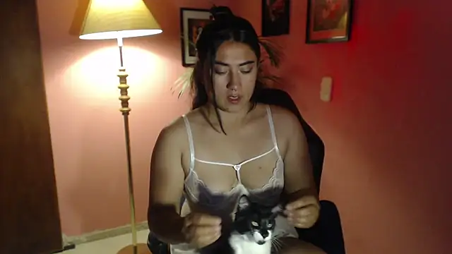 bunnyemilyrose36 online show from 04/12/26, 08:17