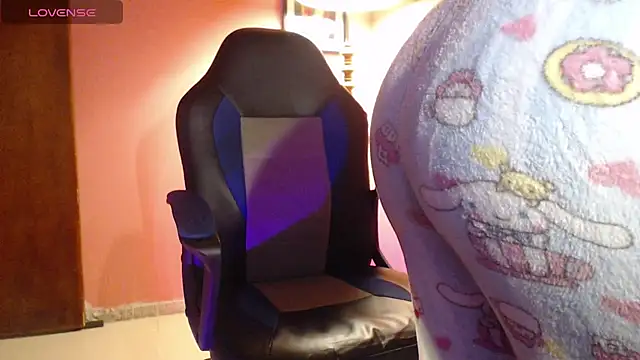 bunnyemilyrose36 online show from 11/21/25, 10:25