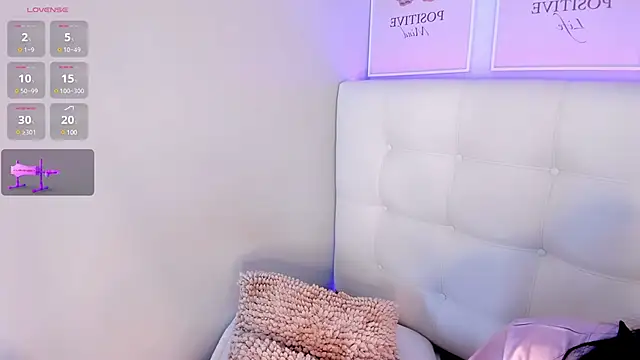 Snapshot of aashley_jones chatting on 02/22/25, 05:55 aashley jones online show from 02/22/25, 05:55