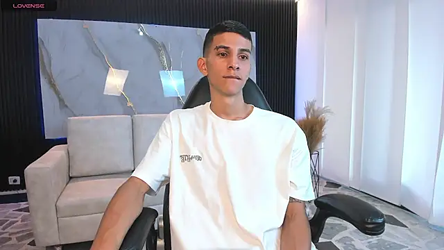 Aaron Scoot online show from 03/05/26, 09:43