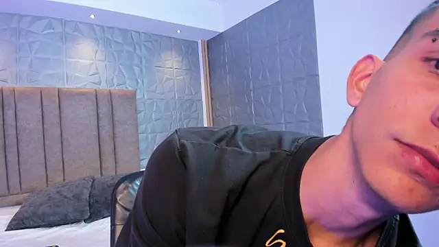 Aaron Scoot online show from 04/02/26, 06:58