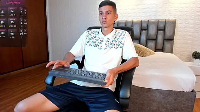 Aaron Scoot online show from 03/24/26, 09:04