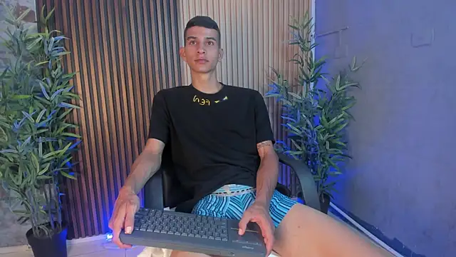 Aaron Scoot online show from 12/05/25, 04:49