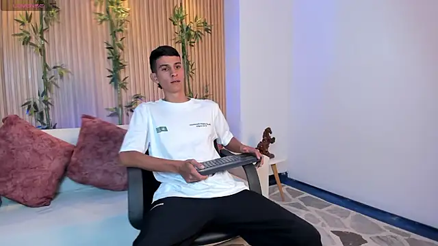 Aaron Scoot online show from 01/12/26, 12:45