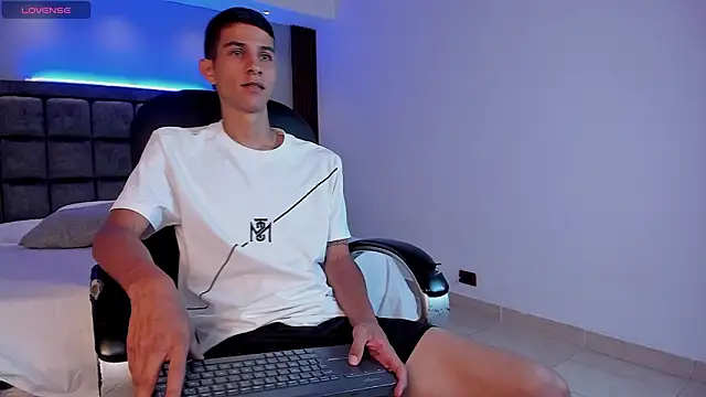 Aaron Scoot online show from 03/18/26, 08:10