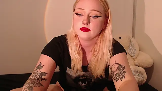 Snapshot of chloe_levine chatting on 09/10/25, 01:48 chloe levine online show from 09/10/25, 01:48