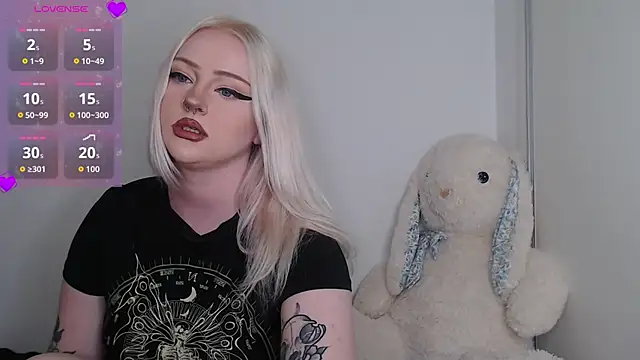 Snapshot of chloe_levine chatting on 09/20/25, 01:21 chloe levine online show from 09/20/25, 01:21