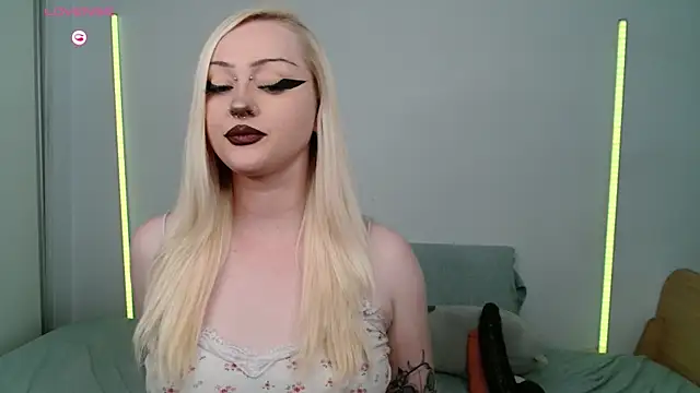 Snapshot of chloe_levine chatting on 03/30/26, 07:59 chloe levine online show from 03/30/26, 07:59