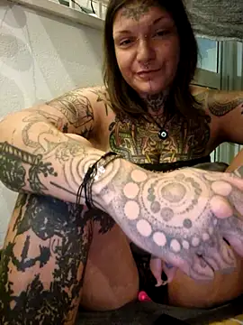 lizzardqueeen online show from 10/19/25, 02:03