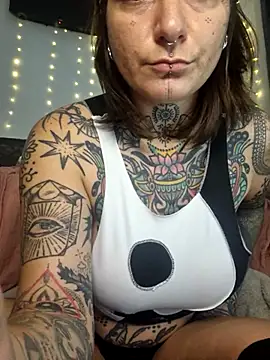 lizzardqueeen online show from 12/14/25, 11:54