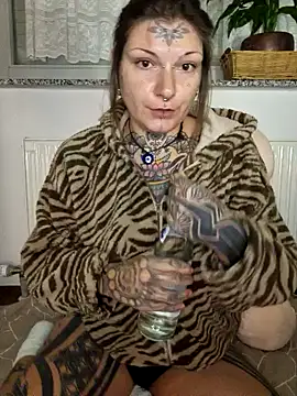 lizzardqueeen online show from 11/22/25, 12:54