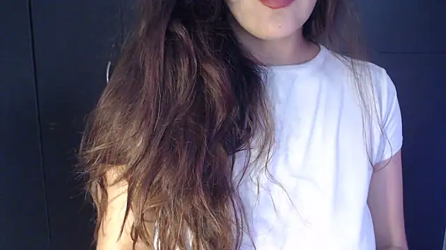 AdharaLujan online show from 04/08/26, 01:23