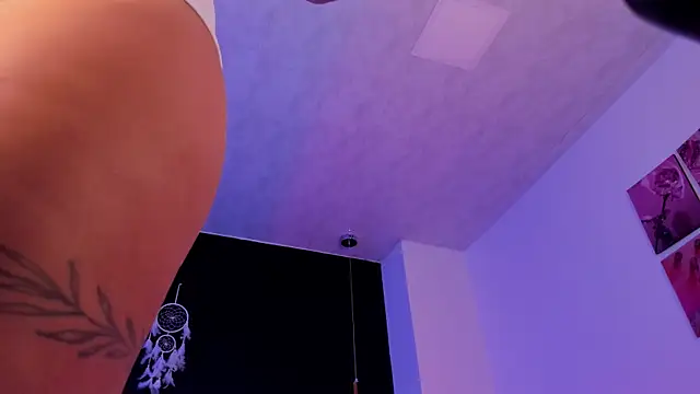 Aixa hill1 online show from 12/05/25, 12:21