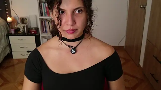 Snapshot of Sigrid- chatting on 05/18/26, 12:44 Sigrid- online show from 05/18/26, 12:44