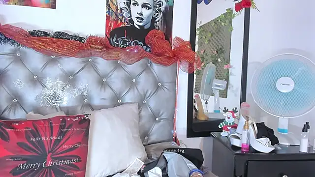 Snapshot of NAMICHANSMITH chatting on 12/19/24, 12:45 NAMICHANSMITH online show from 12/19/24, 12:45