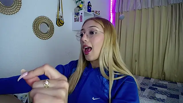 Soffy-brooks online show from 01/04/25, 04:23