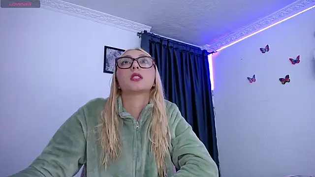Soffy-brooks online show from 04/23/26, 03:57