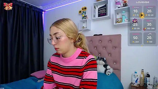 Snapshot of Soffy-brooks chatting on 10/25/25, 05:06 Soffy-brooks online show from 10/25/25, 05:06