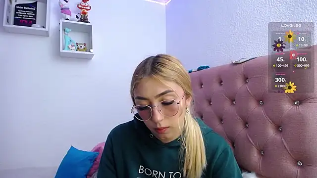 Snapshot of Soffy-brooks chatting on 11/16/25, 04:28 Soffy-brooks online show from 11/16/25, 04:28