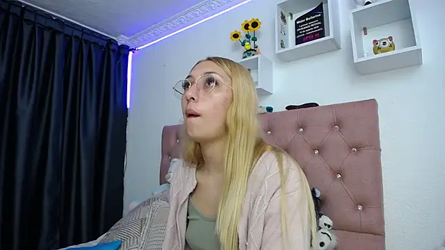 Soffy-brooks online show from 10/11/25, 02:45