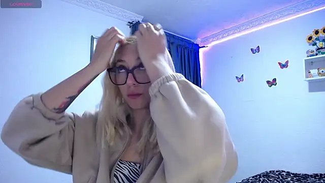 Soffy-brooks online show from 04/22/26, 03:35