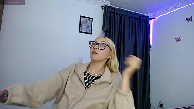 Snapshot of Soffy-brooks chatting on 04/12/26, 03:10 Soffy-brooks online show from 04/12/26, 03:10