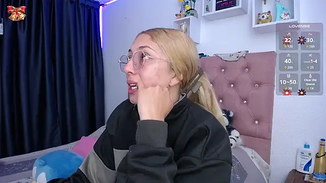 Snapshot of Soffy-brooks chatting on 12/14/25, 03:13 Soffy-brooks online show from 12/14/25, 03:13