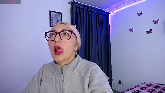 Soffy-brooks online show from 04/28/26, 04:17