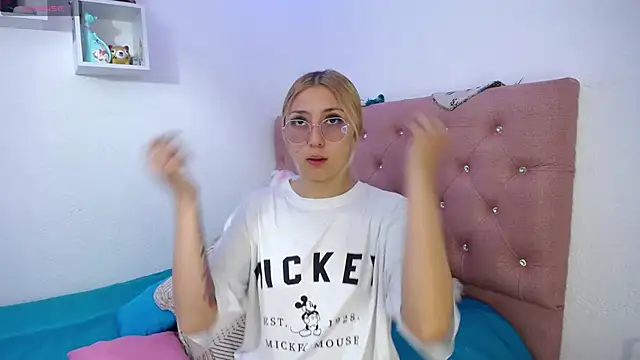 Snapshot of Soffy-brooks chatting on 10/28/25, 05:08 Soffy-brooks online show from 10/28/25, 05:08