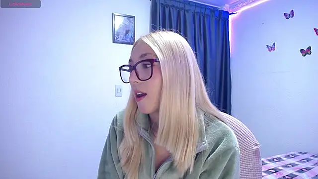 Soffy-brooks online show from 04/18/26, 04:37