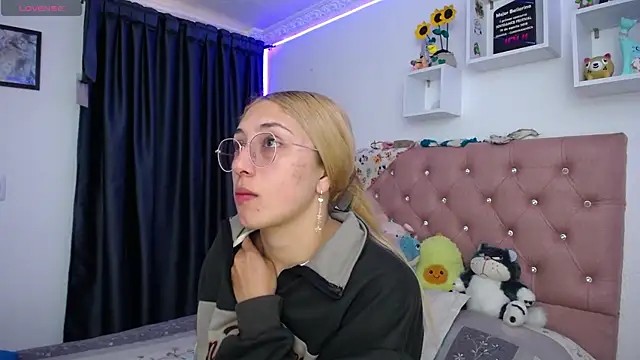 Snapshot of Soffy-brooks chatting on 12/16/25, 10:03 Soffy-brooks online show from 12/16/25, 10:03