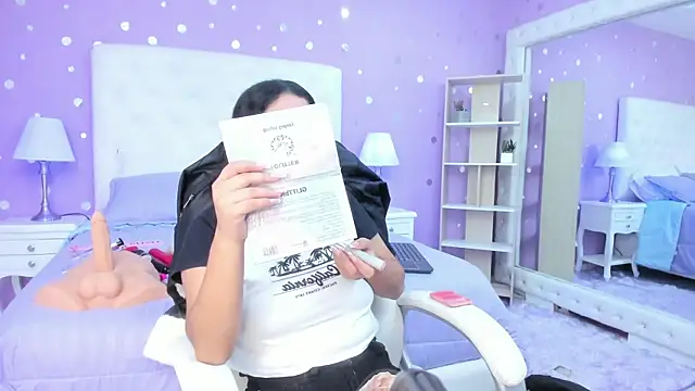 scarlette 15  online show from 12/16/25, 03:00