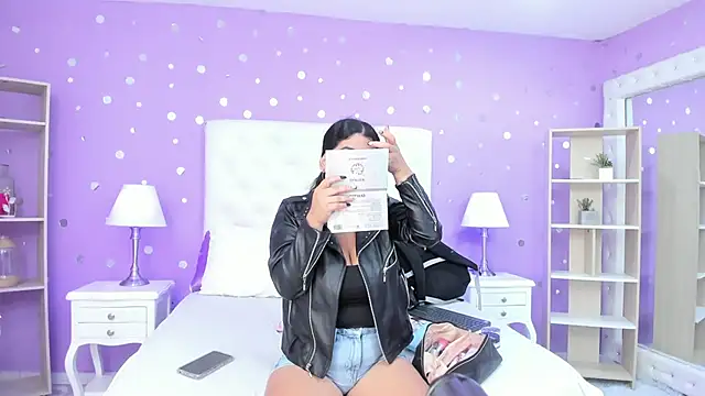 scarlette 15  online show from 11/18/25, 03:21