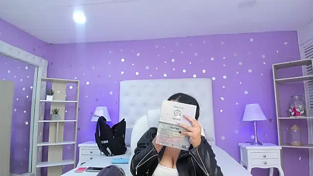 scarlette 15  online show from 11/28/25, 03:07